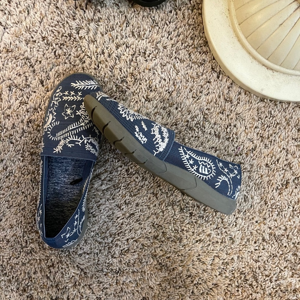 Blue Yuu Floral Flats